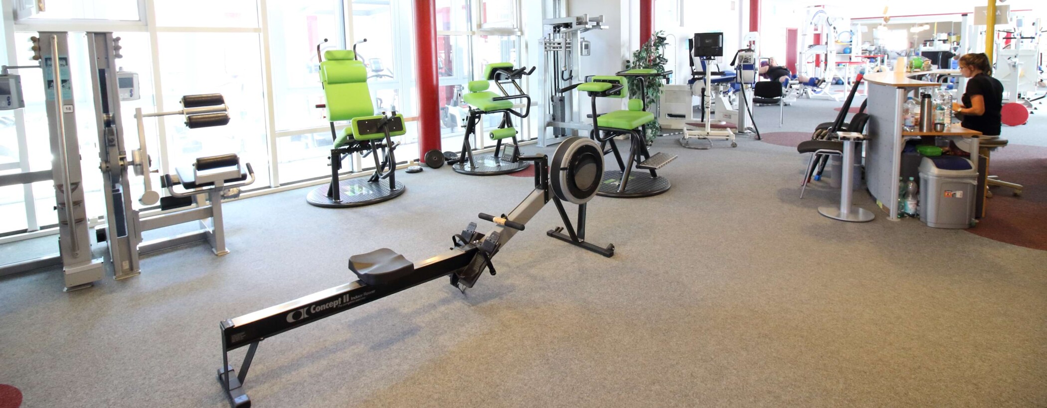 Die Erweiterte Ambulante Physiotherapie (EAP) ist eine von der gesetzlichen Unfallversicherung aufgrund der Ergebnisse der Rehabilitation von Leistungssportlern entwickelte ambulante Therapieform. Dabei wird wohnortnah eine intensivierte physiotherapeutische Behandlung durch ein muskuläres Aufbautraining unterstützt.